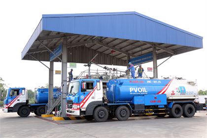 Nhập xăng dầu tại kho PV OIL